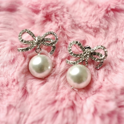 Boucles d'oreilles pendantes en argent 925 dotées d'une perle en nacre